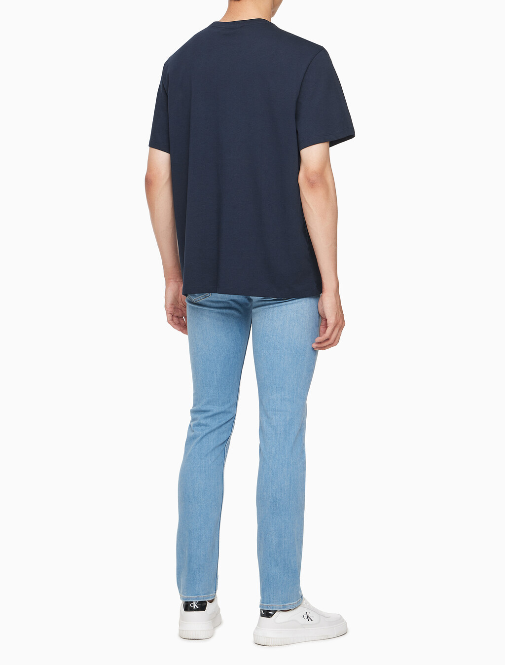 Buy 남성 레귤러핏 히어로 모노그램 로고 반팔 티셔츠 in color DARK SAPPHIRE