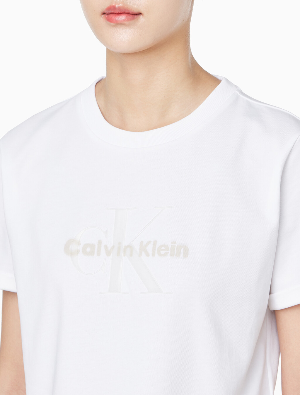Buy 여성 리퀴드 CK 크롭 반팔 티셔츠 in color BRILLIANT WHITE