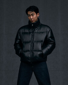 Buy 남녀공용 글로시 숏 푸퍼 in color CK BLACK
