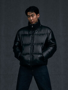 Buy 남녀공용 글로시 숏 푸퍼 in color CK BLACK