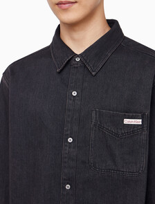Buy 남성 레귤러핏 클래식 블랙 워시 긴팔 데님 셔츠 in color Black