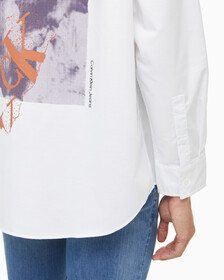 Buy 남성 릴렉스핏 그래픽 셔츠 in color BRIGHT WHITE