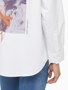 Buy 남성 릴렉스핏 그래픽 셔츠 in color BRIGHT WHITE