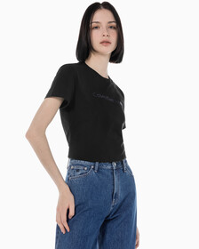 Buy 여성 슬림핏 인스티튜셔널 로고 반팔 티셔츠 in color CK BLACK