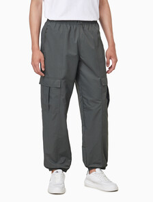 Buy 남성 스트레이트핏 나일론 카고 조거 팬츠 in color Grey