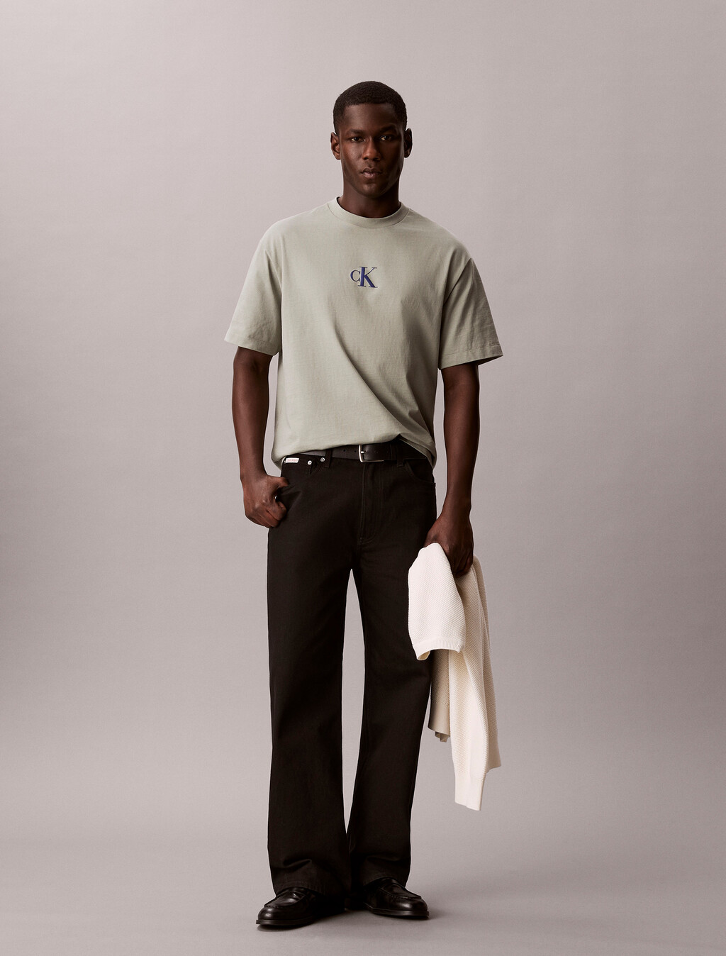 Buy 릴렉스드핏 16S 저지 엠보스드 모노로고 티 in color Grey