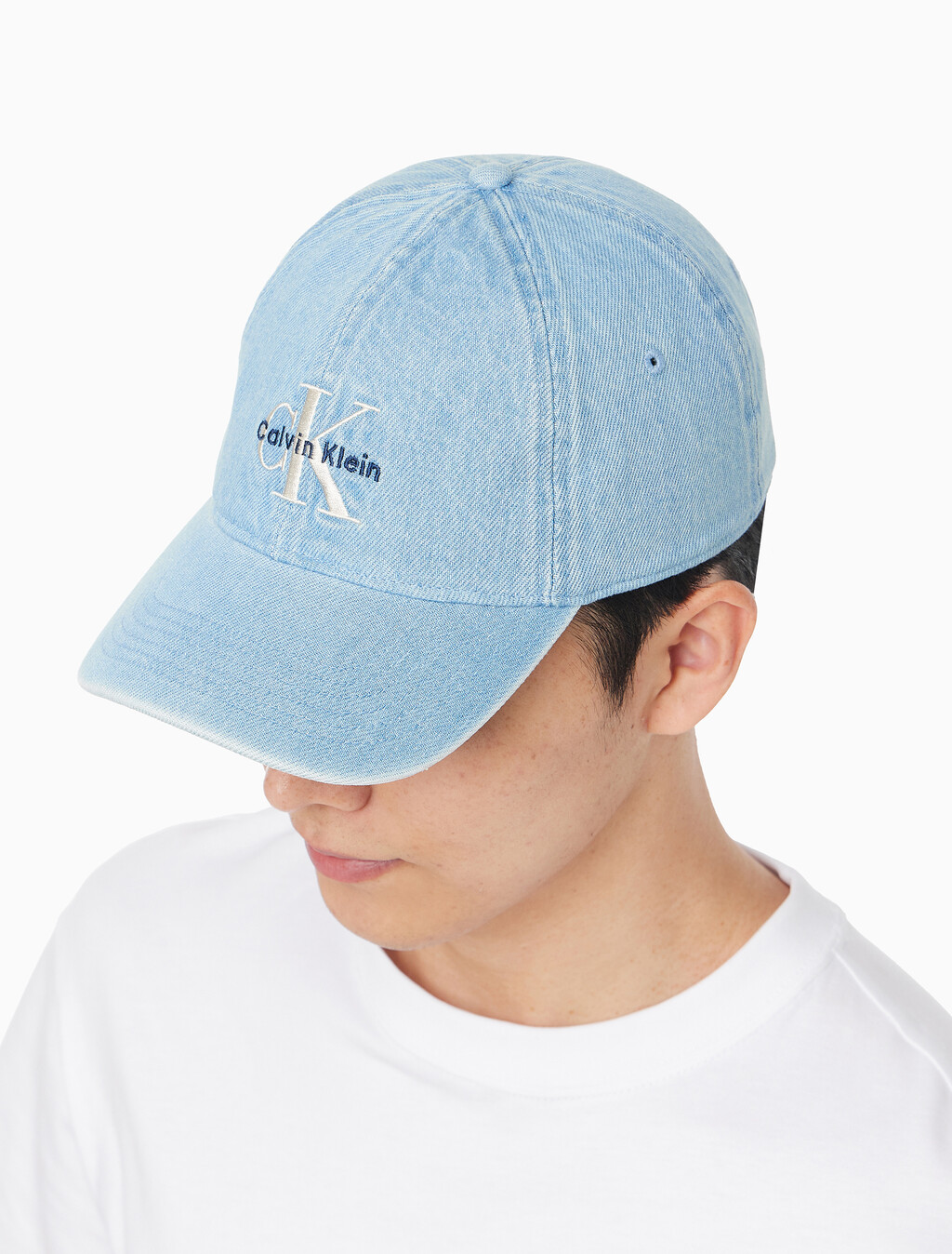 Buy 남녀공용 CKJ 타이틀케이스 로고 볼캡 in color BLUE