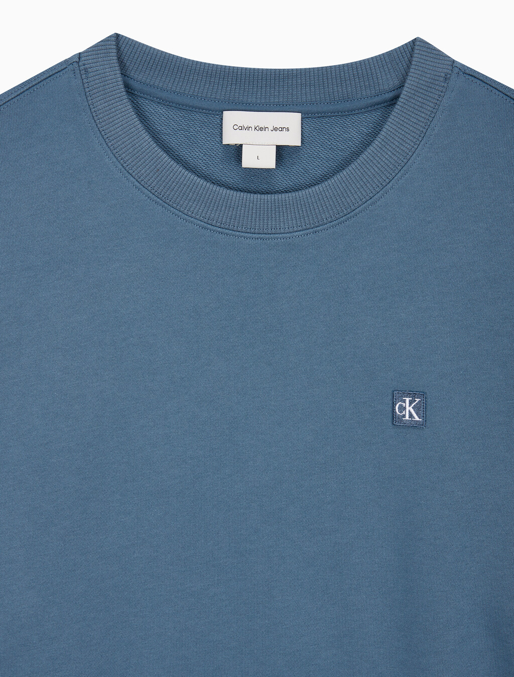 Buy 남성 레귤러핏 CK 뱃지 로고 스웻셔츠 in color BLUE