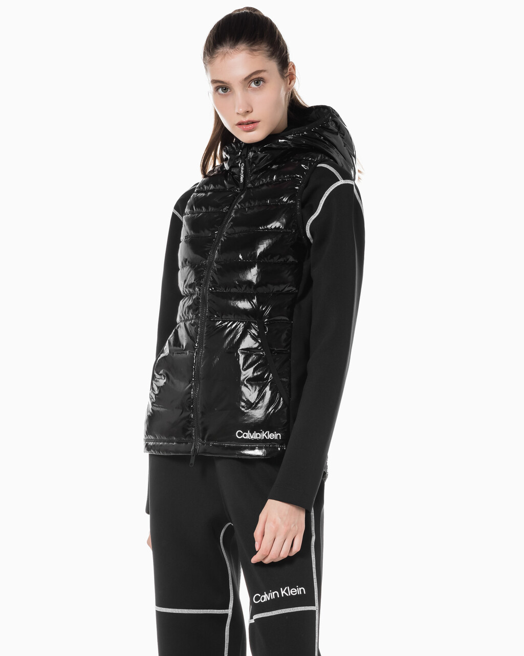 Buy 여성 슬림핏 다운 베스트 in color BLACK