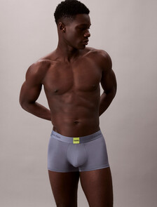 Buy 남성 모던 로고 패치 마이크로 로우 라이즈 트렁크 in color Grey