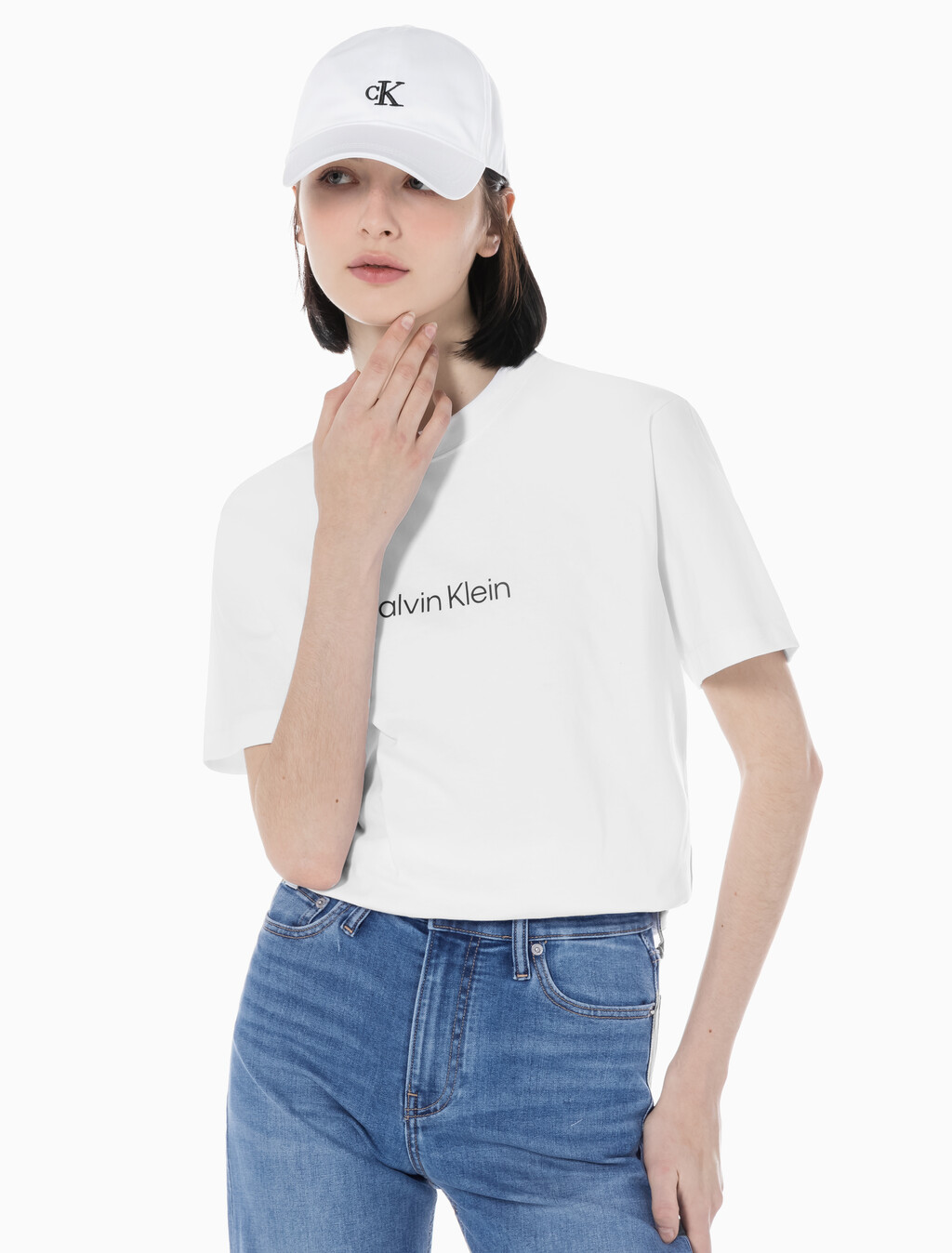 Buy 여성 릴렉스드 스탠다드로고 크루넥 반팔 티셔츠  in color BRILLIANT WHITE