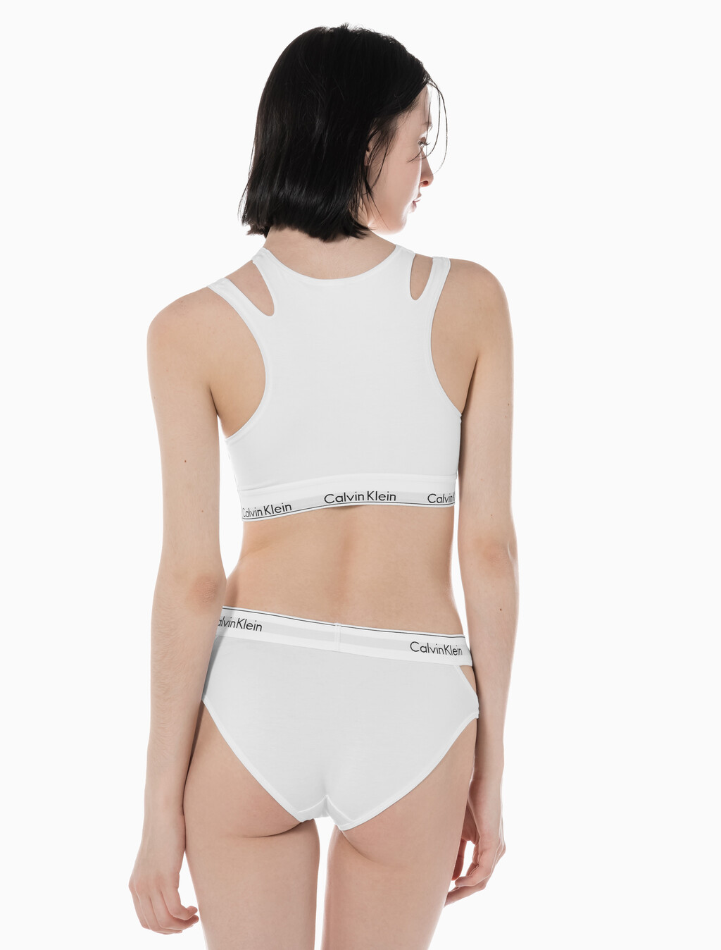 Buy 여성 모던 코튼 디컨스트럭티드 비키니 팬티 in color WHITE