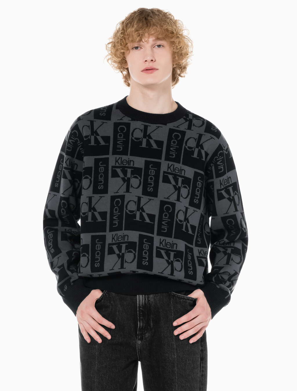 Buy 남성 릴렉스 핏 AOP 로고 스웨터 in color CK BLACK