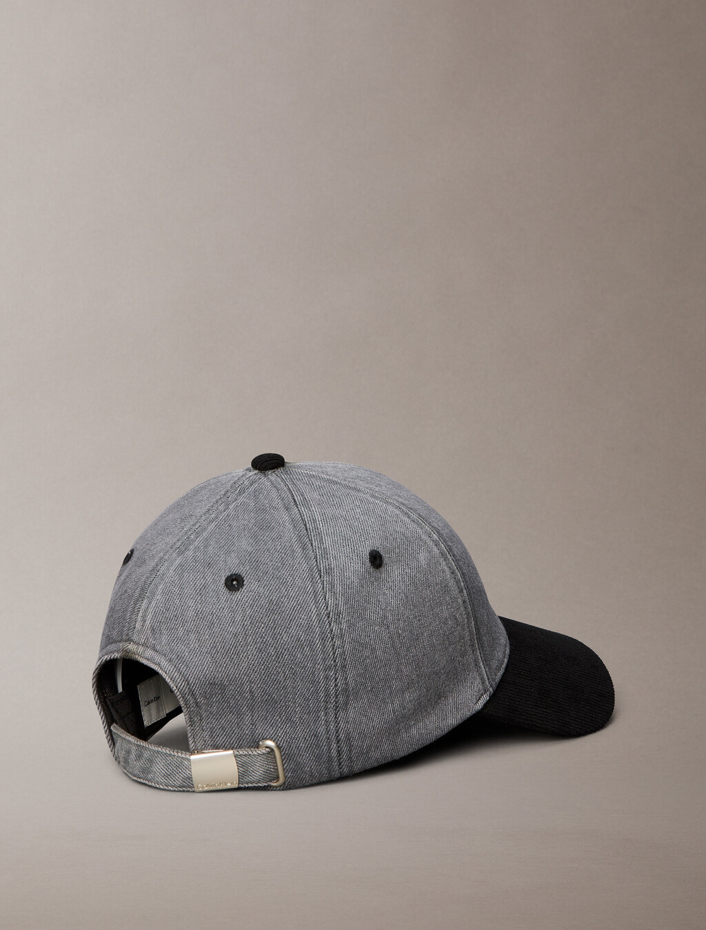 Buy 남녀공용 데님 & 코듀로이 모노그램 볼캡 in color Grey