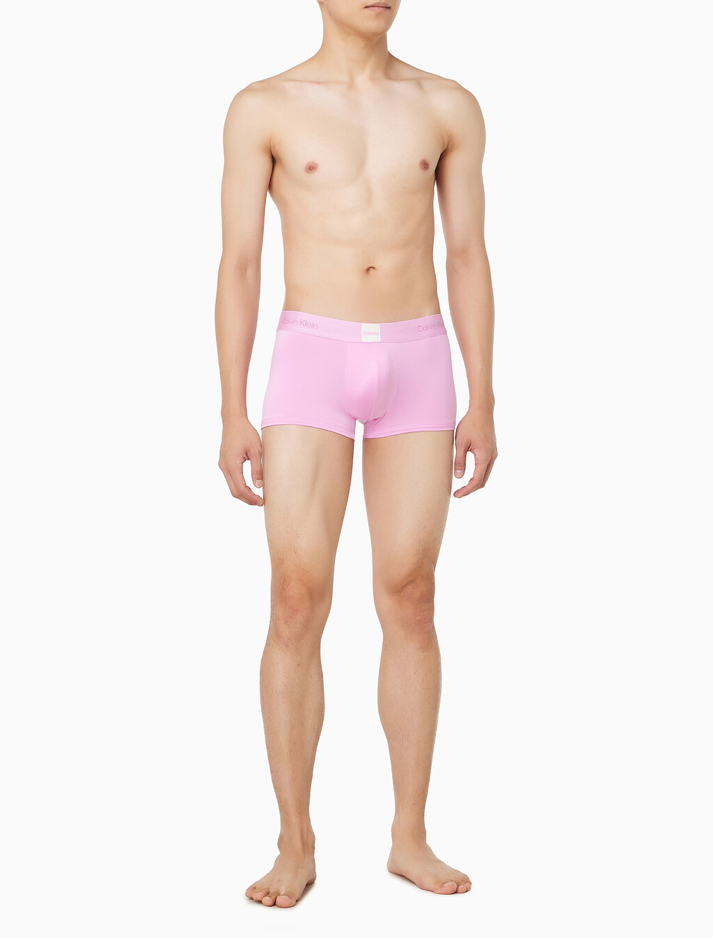 Buy 남성 모던 로고 패치 마이크로 로우 라이즈 트렁크 in color Pink