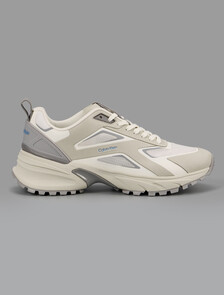 Buy 여성 트레일블레이저 하이크 런 슈즈 in color Ivory