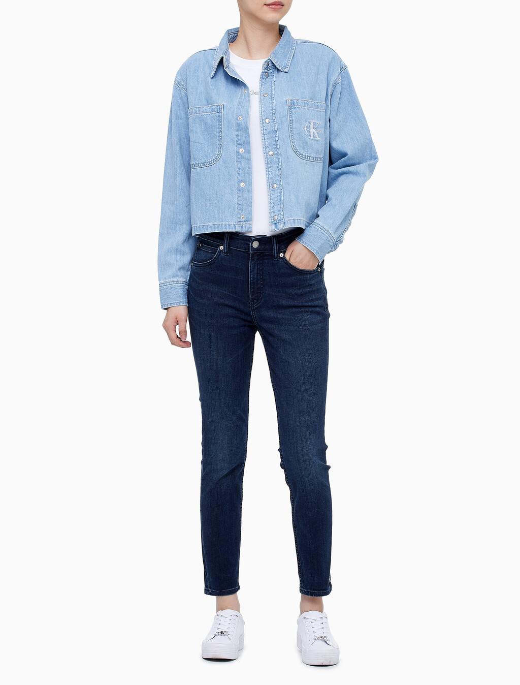 Buy 여성 대드핏 크롭 라이트 블루 데님 셔츠 in color CHALKY BLUE