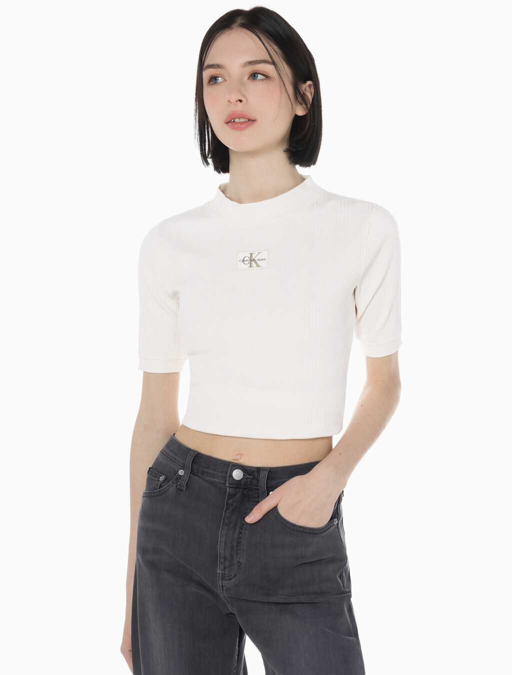 Buy 여성 모노그램 로고 뱃지 립 슬림핏 반팔 티셔츠 in color WHITE