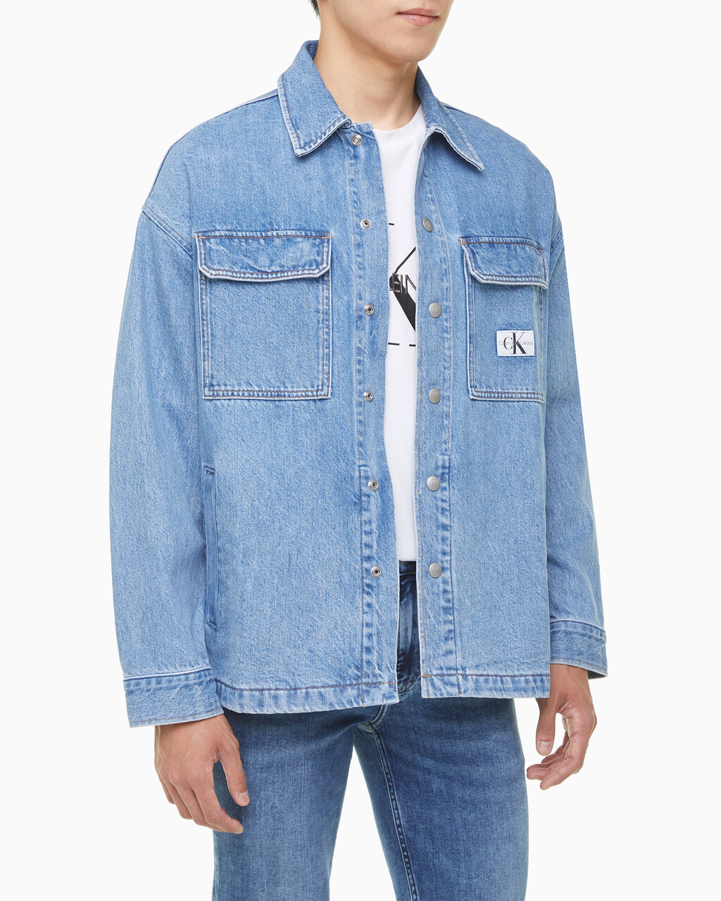 Buy 남성 박시 루즈핏 라이트블루 데님 셔츠 in color 028A CHALKY BLU