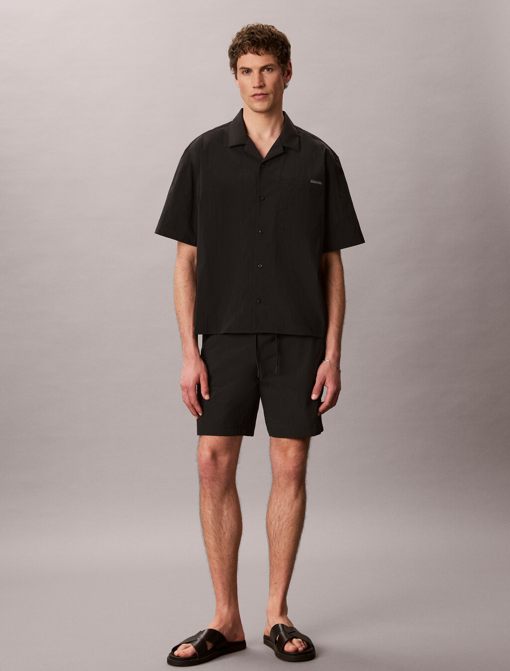 Buy 나일론 릴렉스 캠프 카라 숏슬리브 셔츠 in color BLACK