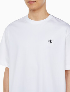 Buy 남성 릴렉스핏 탑스티치 패치 로고 반팔 티셔츠 in color BRIGHT WHITE