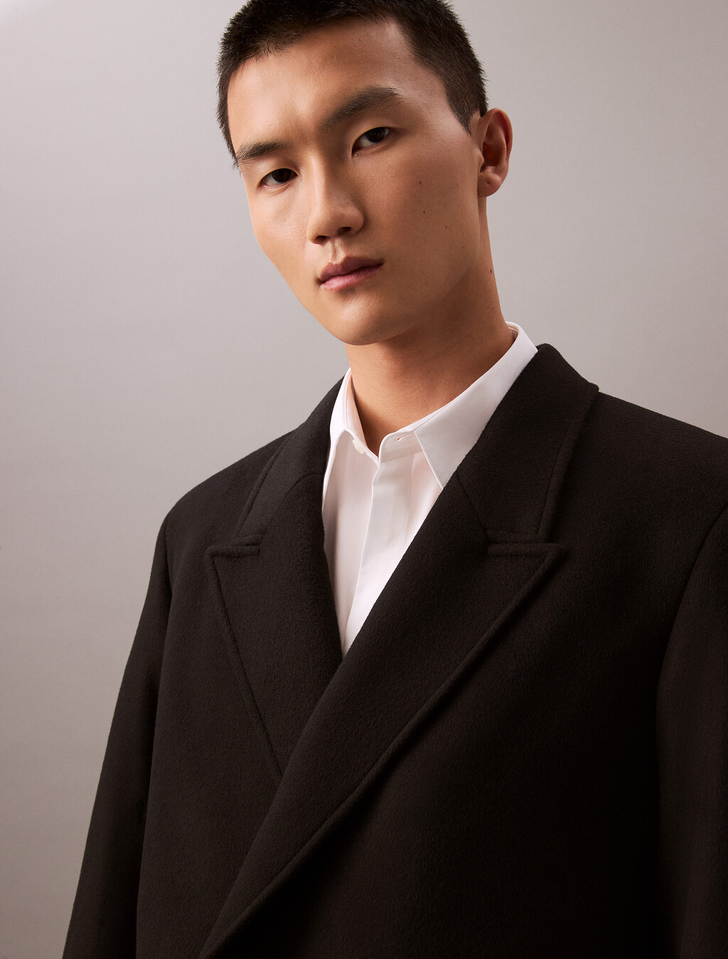Buy 남성 롱슬리브 브러시드 울 코트 in color BLACK