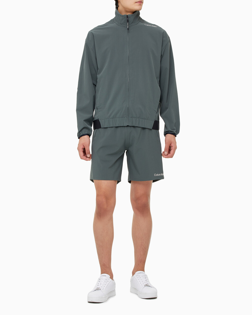 Buy 남성 리플렉티브 로고 레귤러 핏 윈드 재킷 in color URBAN CHIC