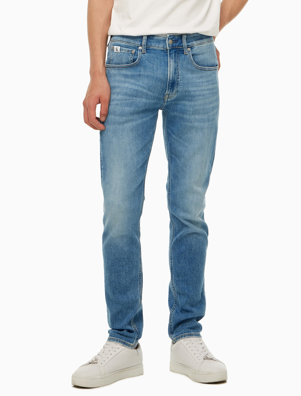 Buy 남성 모던 테이퍼핏  미드블루 이탤리언 데님 in color MID BLUE BACK EMBRO