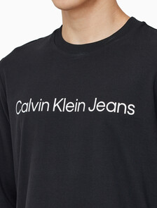 Buy 남성 레귤러핏 인스티튜셔널 긴팔 티셔츠 in color CK BLACK
