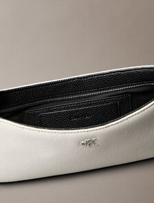 Buy 여성 하드웨어 모노그램 캔버스 스몰 숄더 백 in color Ivory