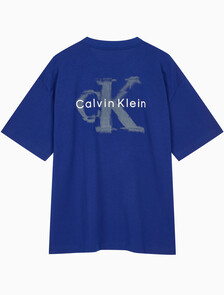 Buy 남성 오버핏 엠보스 모노로고 티 in color Blue