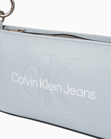 Buy 여성 CKJ 스컬티드 파우치 숄더백 in color BLUE OASIS