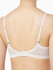 Buy 여성 미니멀리스트 메쉬 업리프트 데미 브라 in color PINK BEIGE