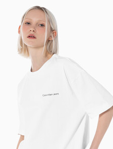 Buy 남녀공용 릴렉스핏 로고 반팔 티셔츠 in color BRIGHT WHITE