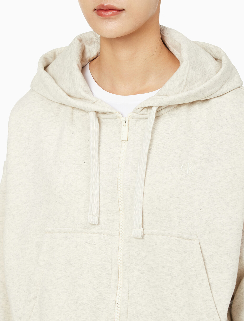 Buy 여성 아카이브 릴렉스핏 CK 스몰 로고 크롭 기모 후드 집업 in color VANILLA HEATHER