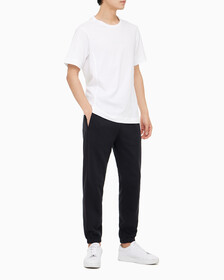Buy 남성 레귤러 핏 에센셜 로고 반팔 티셔츠 in color BRIGHT WHITE