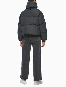 Buy 여성 볼륨 넥 크롭 다운 푸퍼 in color CK BLACK