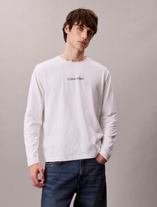 Buy 남성 릴렉스핏 스탠다드 로고 긴팔 티셔츠 in color BRIGHT WHITE