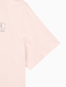 Buy 남성 NYC 백 로고 자수 반팔 티셔츠 in color LIGHT PINK
