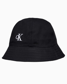 Buy 남녀공용 CK 엠브로이더리 로고 버킷햇 in color BLACK