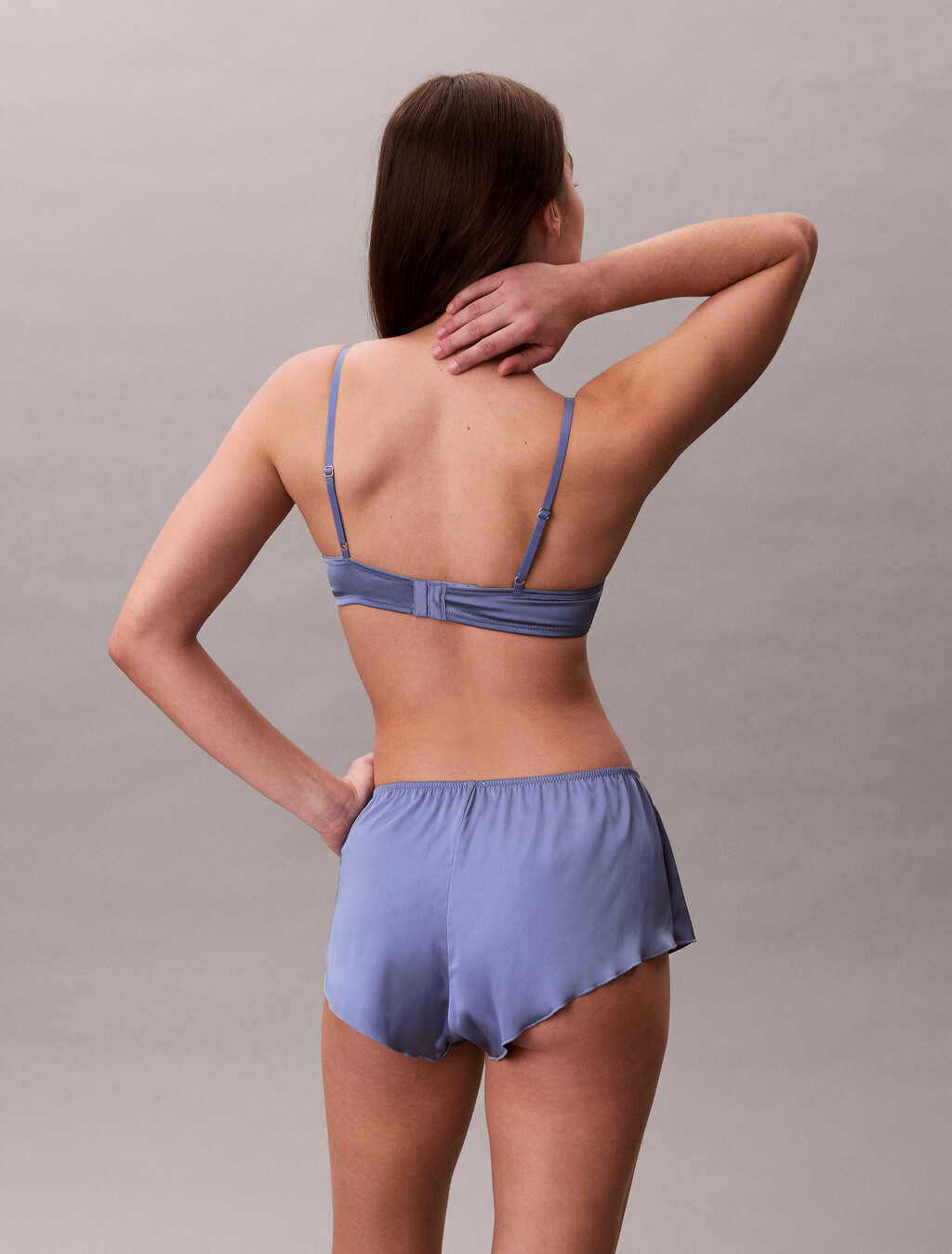 Buy 여성 시그니처 새틴 데미 브라 in color BLUE