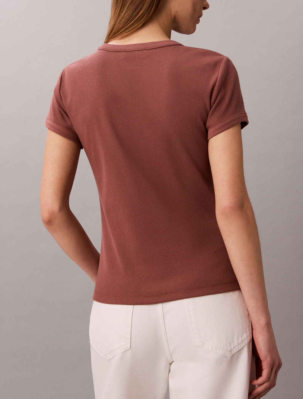 Buy 여성 베이비 립 로고 티 in color Brown