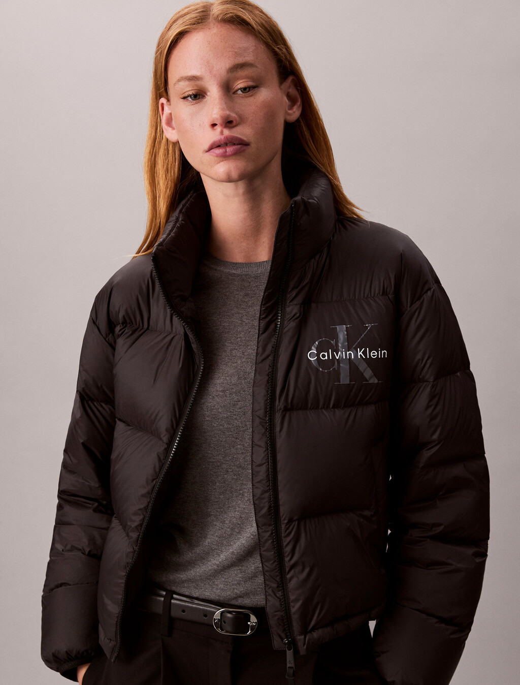 Buy 여성 셔닐 로고 푸퍼 다운 in color BLACK