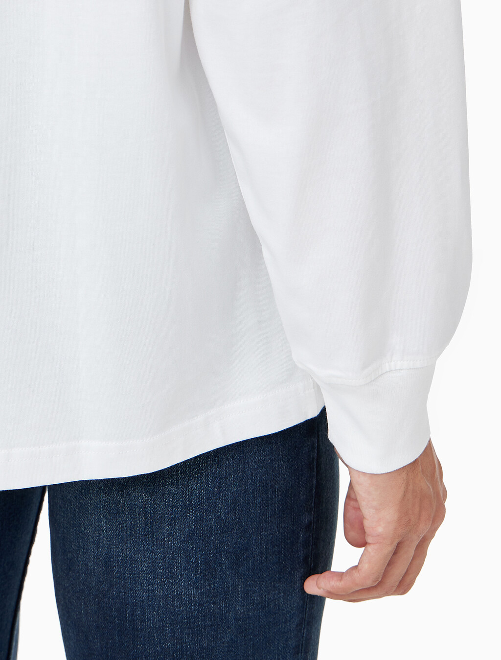 Buy 남녀공용 릴렉스핏 모노그램 로고 긴팔 티셔츠 in color BRIGHT WHITE