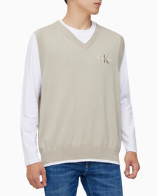 Buy 남성 엠보스드 스웨터 베스트 in color BEIGE