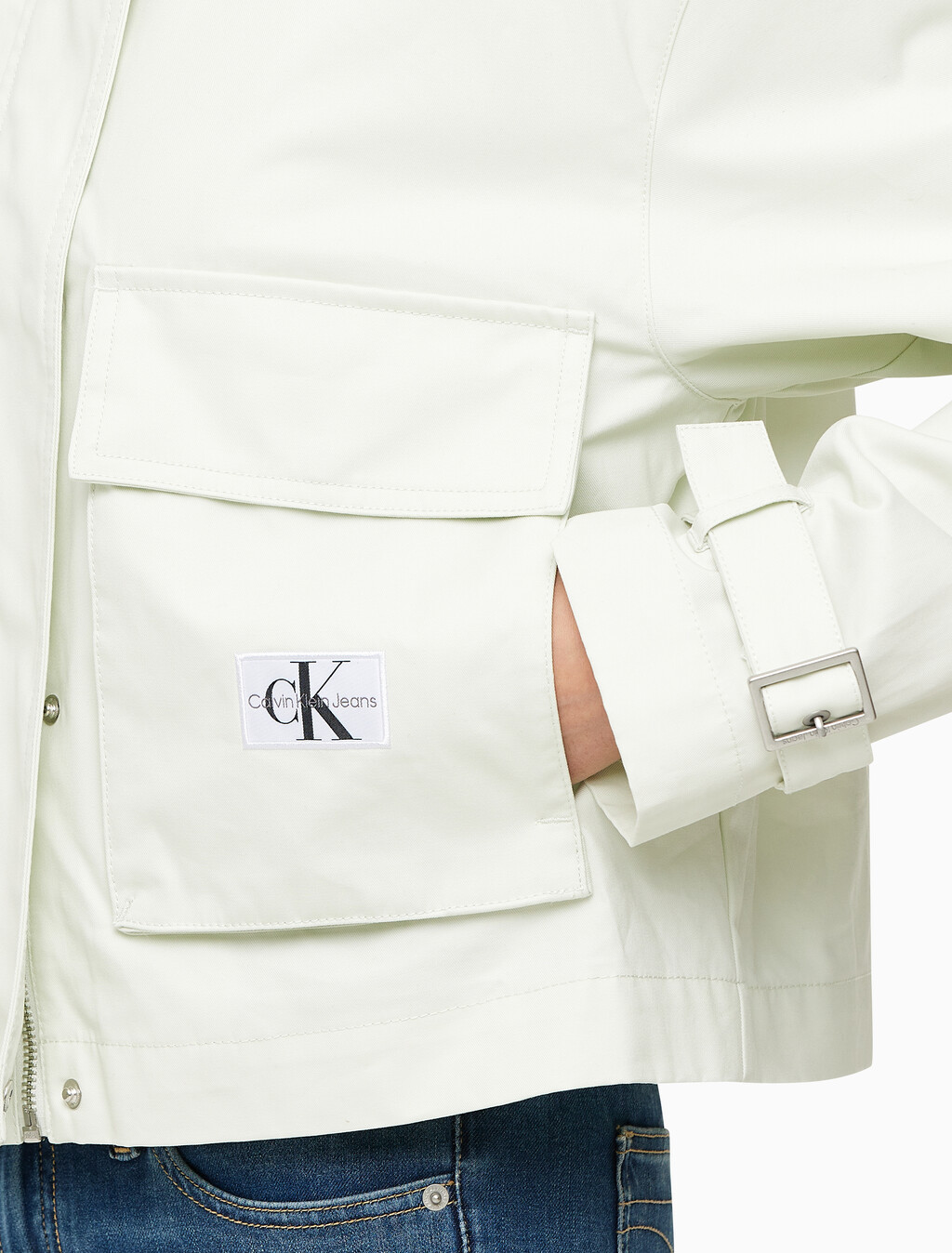 Buy 여성 코튼 유틸리티 숏 자켓 in color WHITE