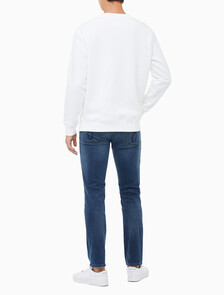 Buy 남성 레귤러핏 인스티튜셔널 로고 기모 스웨트셔츠 in color BRIGHT WHITE