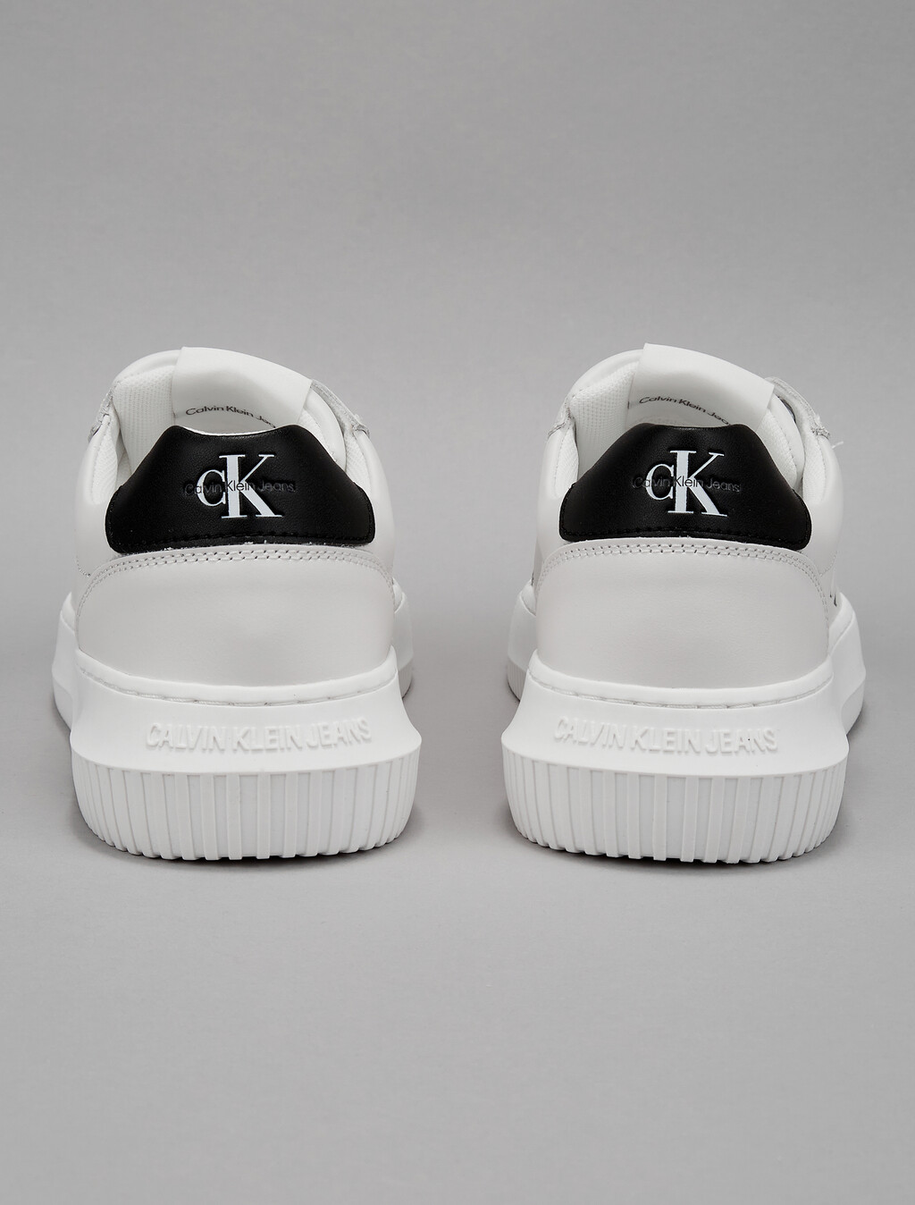 Buy 여성 말모 스니커즈 YW00823 in color ANCIENT WHITE/BLACK