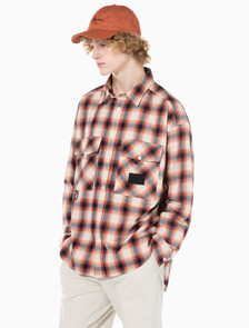 Buy 남성 유틸리티 포켓 체크셔츠 in color BLUR FLORAL_BLACK