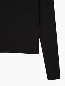 Buy 여성 L/S 우븐 라벨 터틀넥 티셔츠 in color BLACK